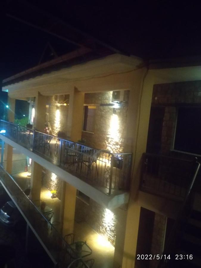 Appartamento Xenonas Platia Káto Loutrákion Esterno foto