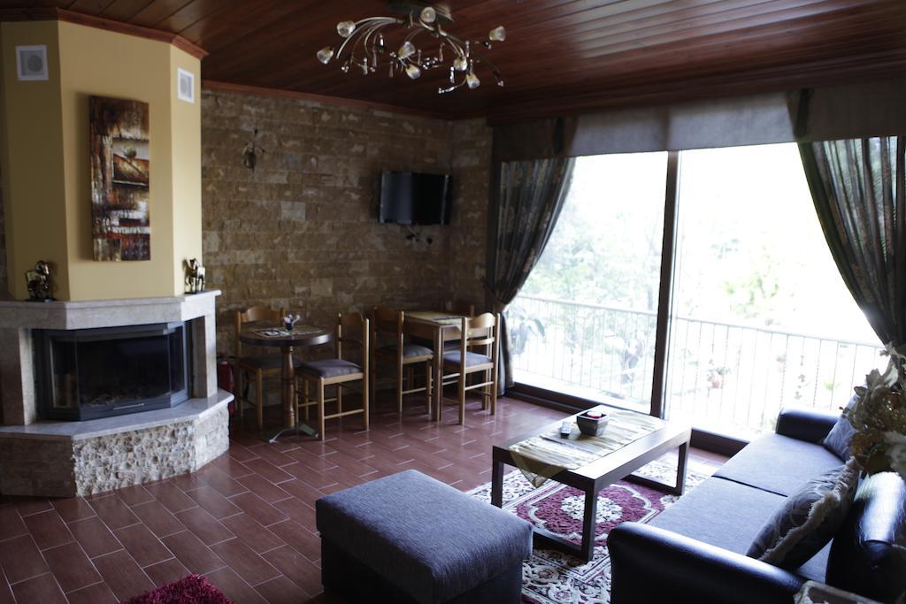 Appartamento Xenonas Platia Káto Loutrákion Esterno foto